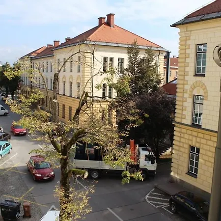 Metelkova Apartment *